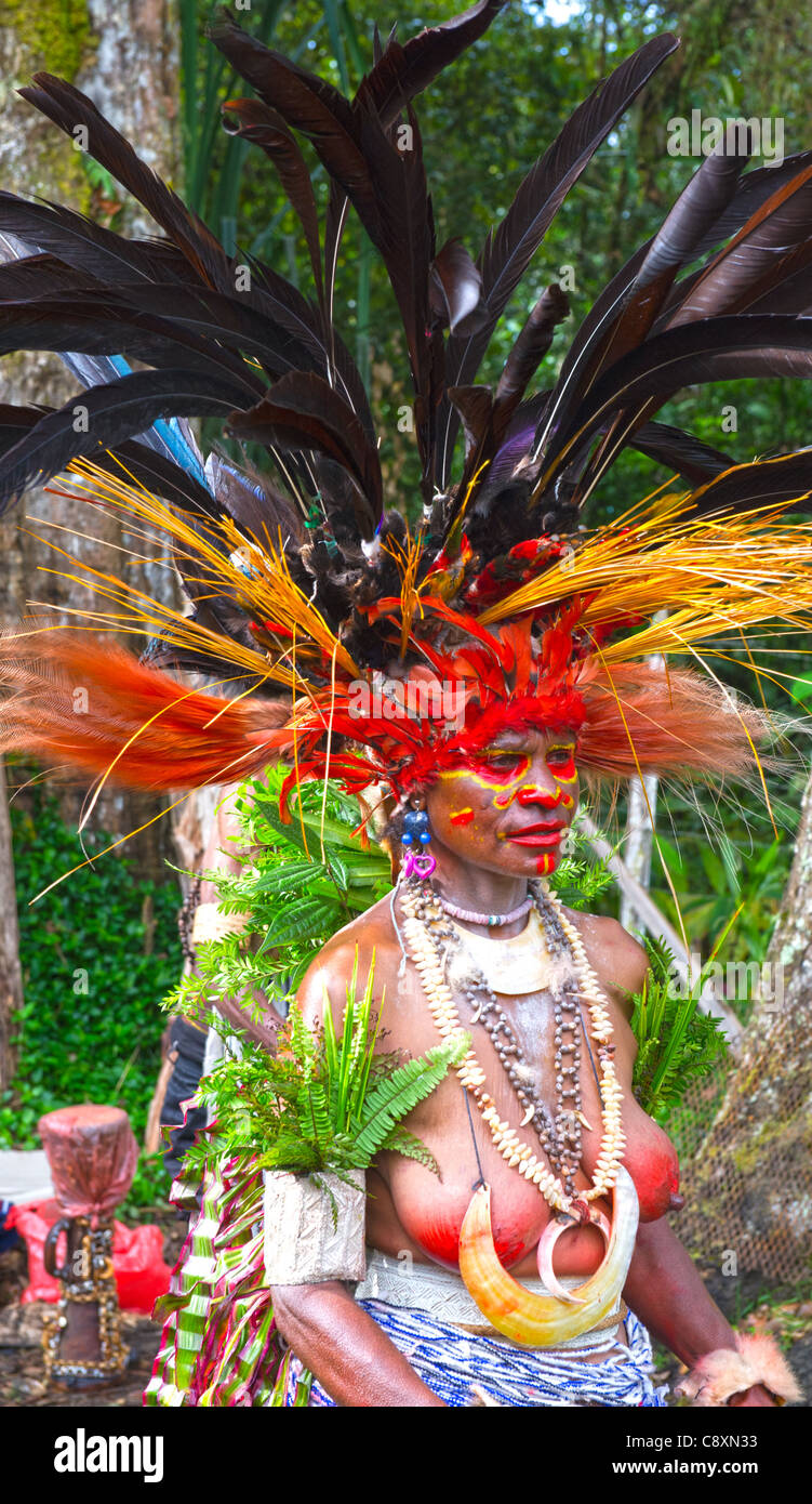 Darsteller vom Stamm Jiwika, die Vorbereitung auf eine Sing sing in Western Highlands Papua-Neu-Guinea Stockfoto