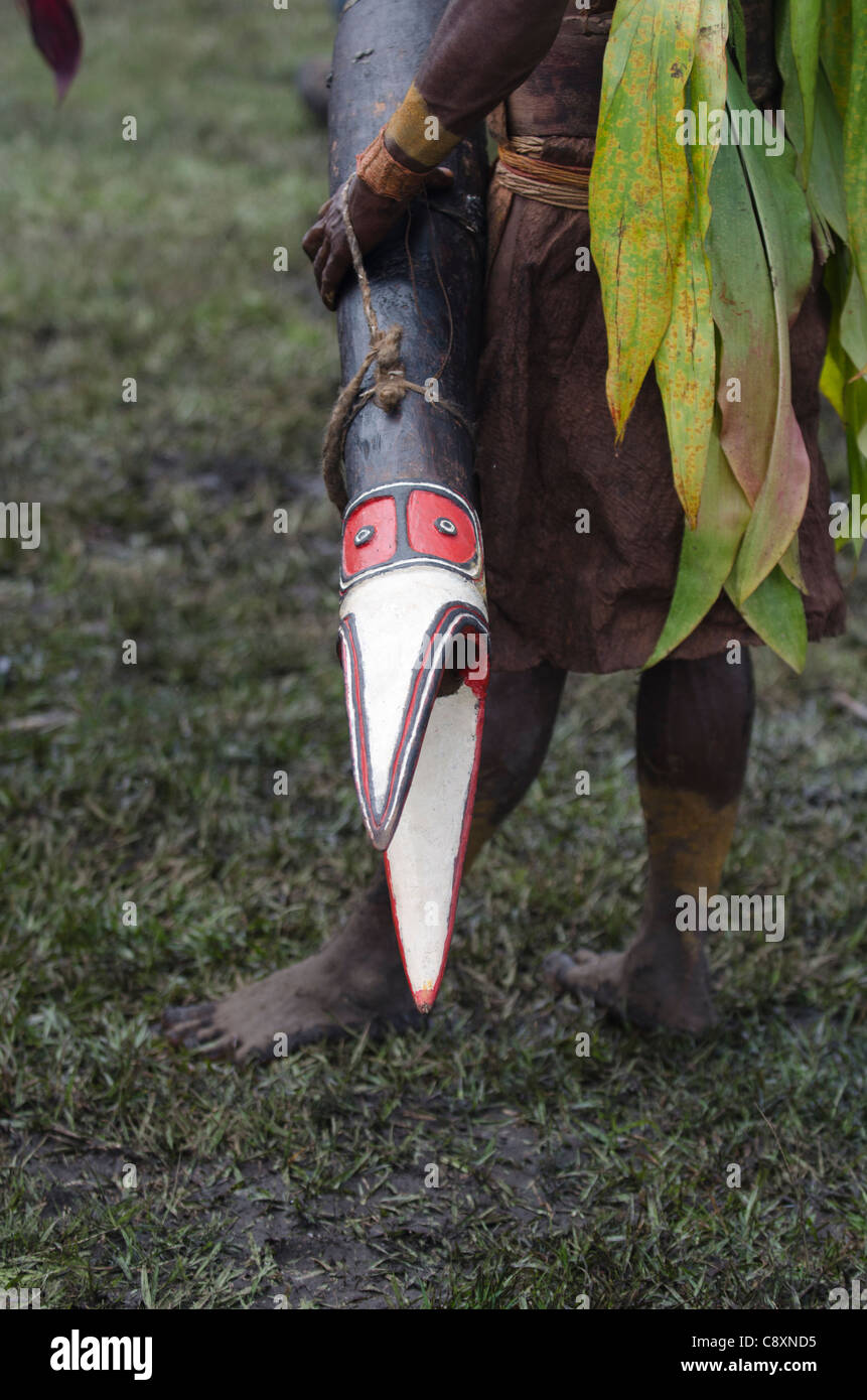 Trommel mit Schnitzwerk der Vogelschnabel aus Sepik River-Papua-Neuguinea Stockfoto