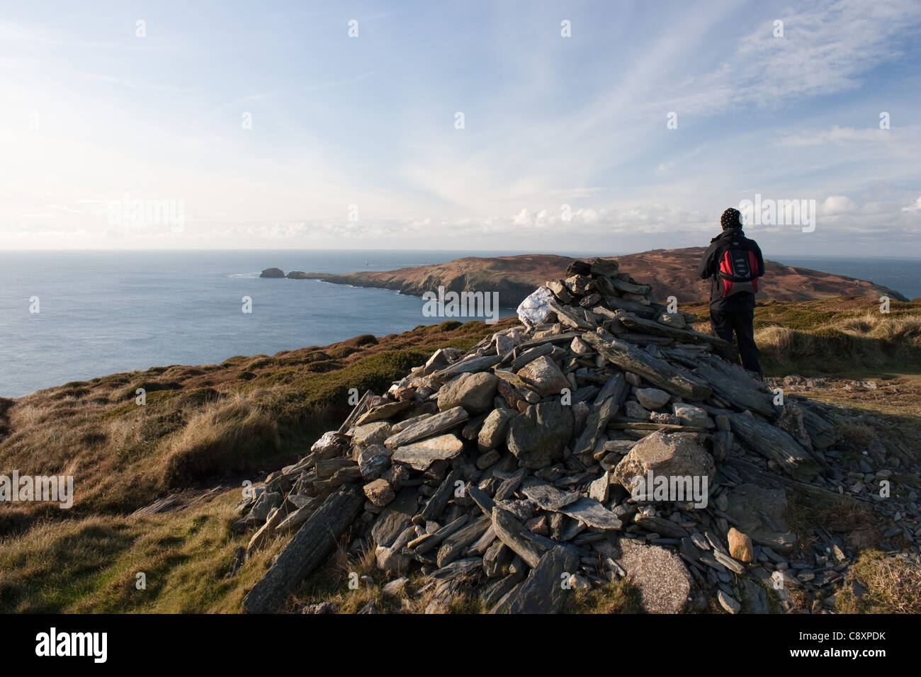 Eine Frau Walker auf Spanisch Kopf, mit Blick auf das Kalb des Menschen, der Südspitze der Isle Of Man Stockfoto