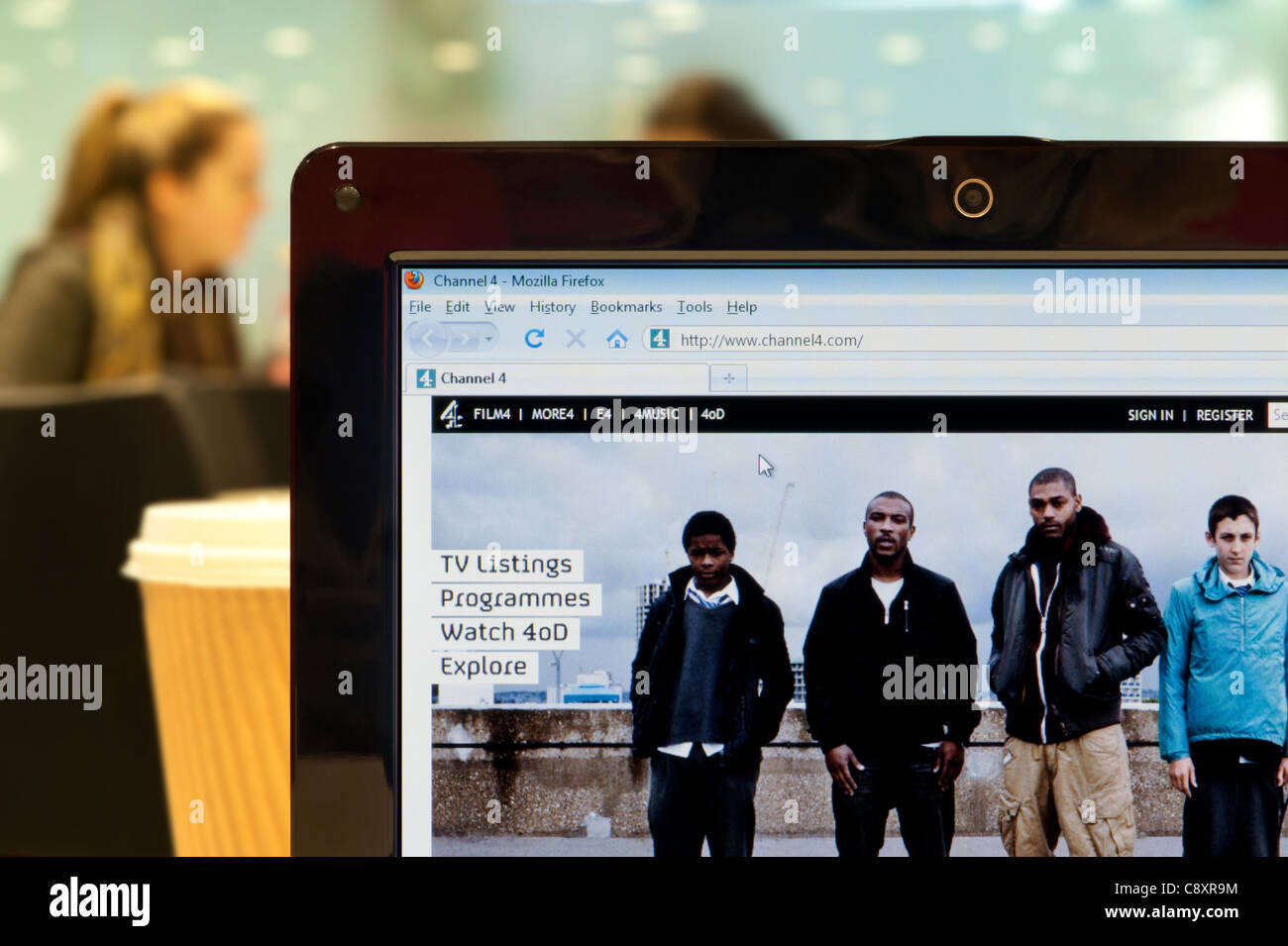 Die Channel 4-Website erschossen in einem Coffee-Shop-Umfeld (nur zur redaktionellen Verwendung: print, TV, e-Book und redaktionelle Webseite). Stockfoto
