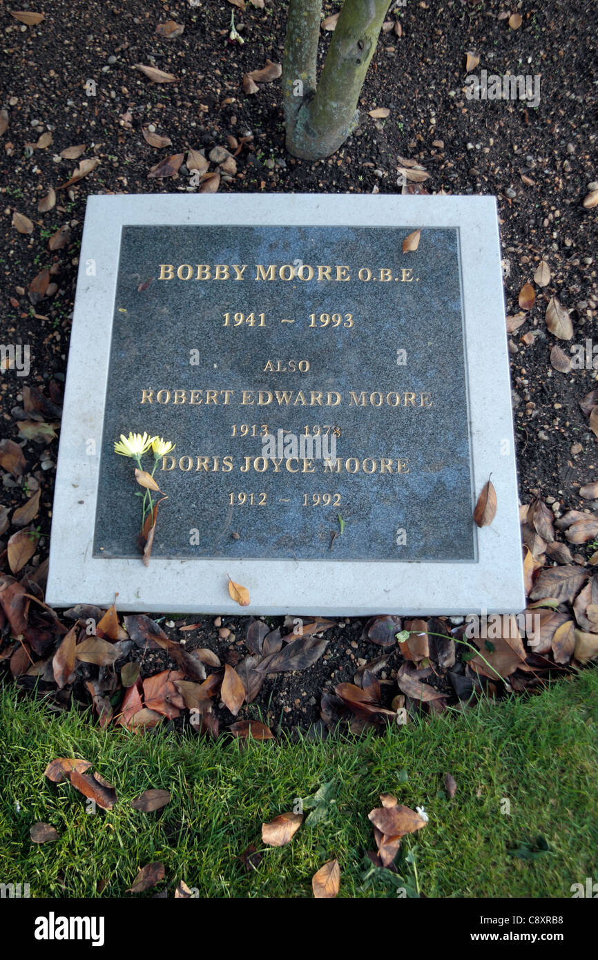 Gedenktafel für Bobby Moore, Kapitän der englischen Nationalmannschaft in der WM 1966 in der City von London Friedhof, London, UK. Stockfoto