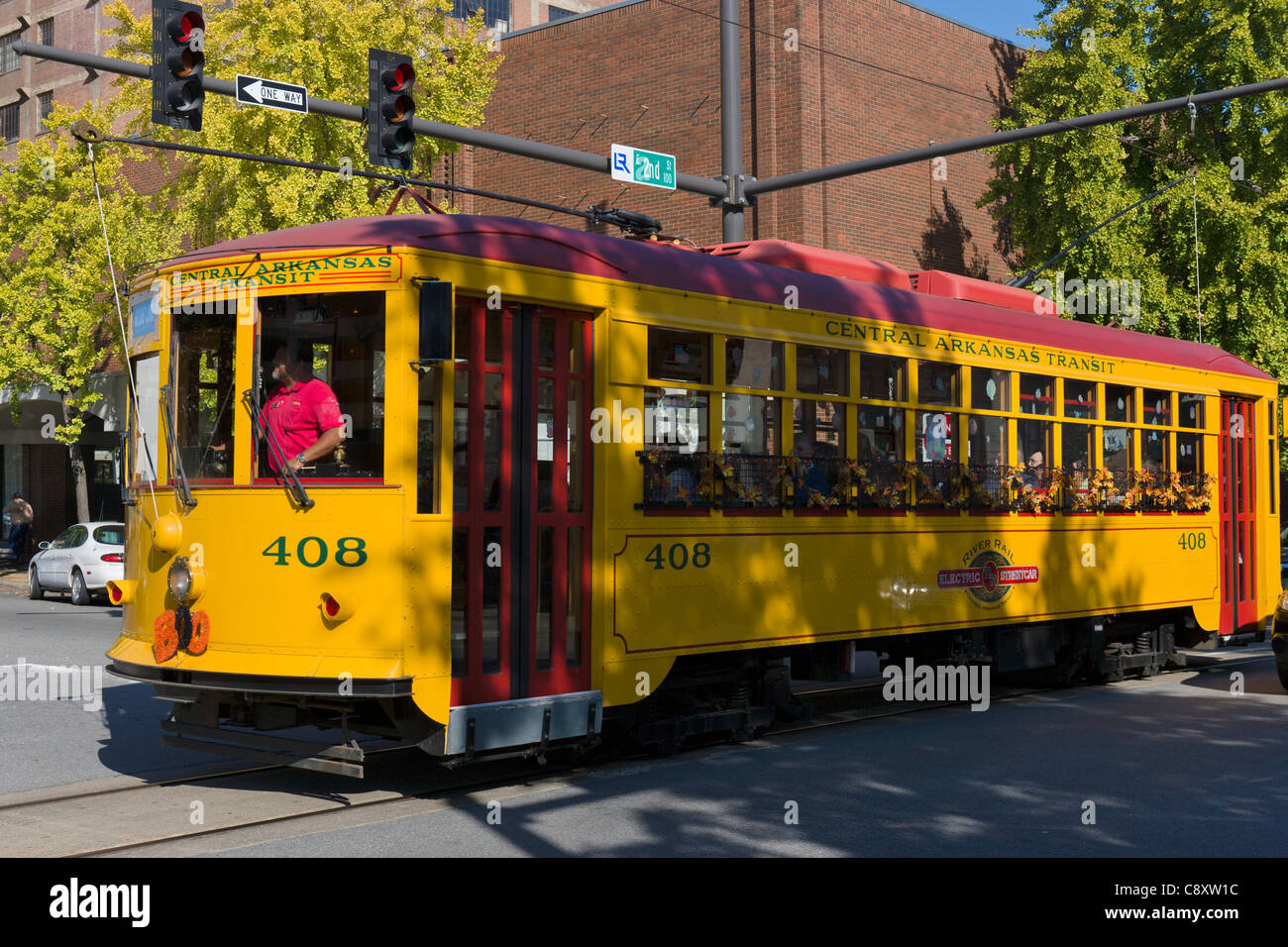 Fluss Schiene Streetcar auf 2nd Street in der Innenstadt von Little Rock, Arkansas, USA Stockfoto