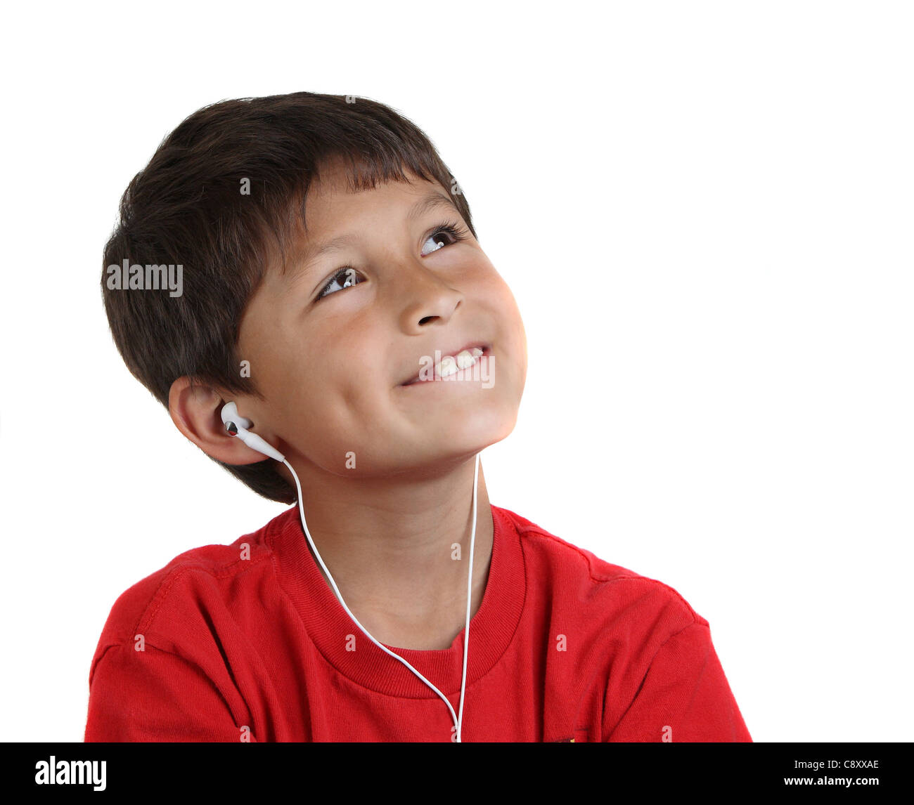 Lächelnde glückliche junge mit Kopfhörer auf weißem Hintergrund mit textfreiraum nach rechts Stockfoto
