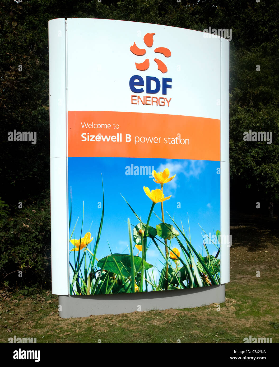 EDF Energy Willkommensschild im Kernkraftwerk Sizewell B, Suffolk, England Stockfoto