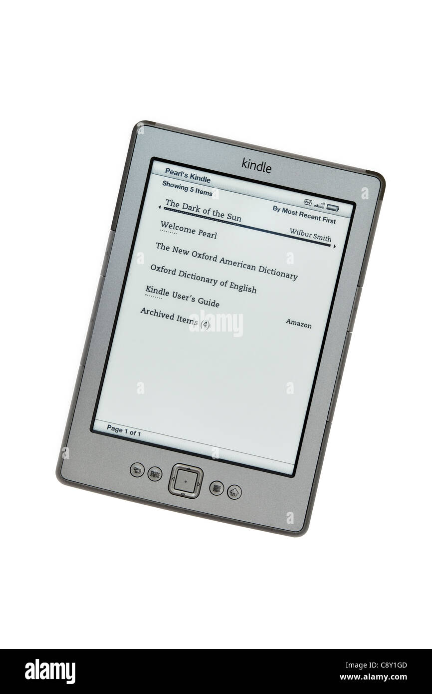 Großbritannien, England, Europa. Neue Amazon Wifi Kindle Ebook Reader Bücher Listenseite auf weißem Hintergrund Stockfoto