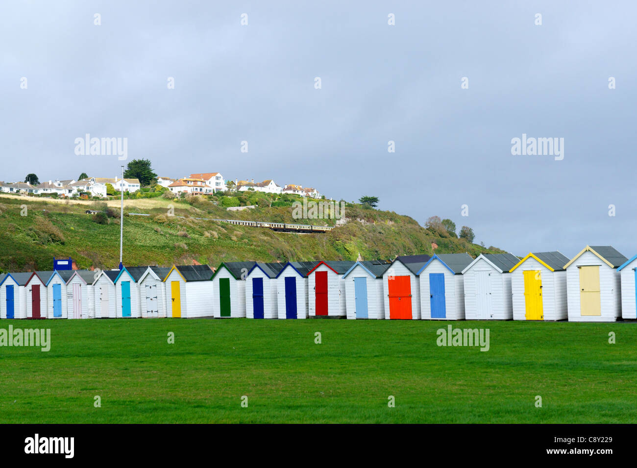 Strandhütten an Broadsands in der Nähe von Paignton, Devon, England. Stockfoto