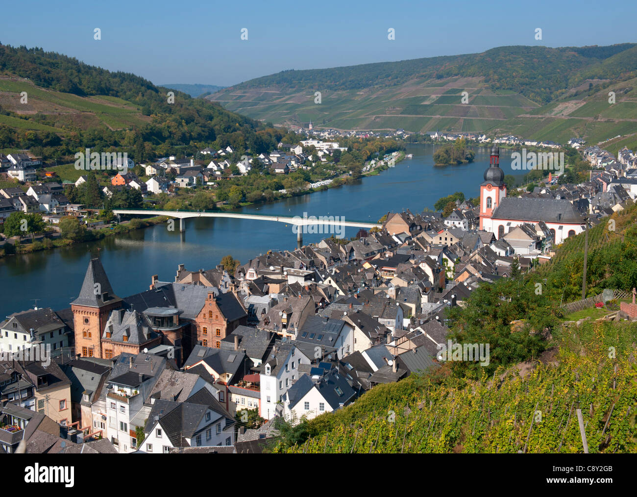 Blick auf Zell-Dorf an der Mosel in Deutschland Stockfoto