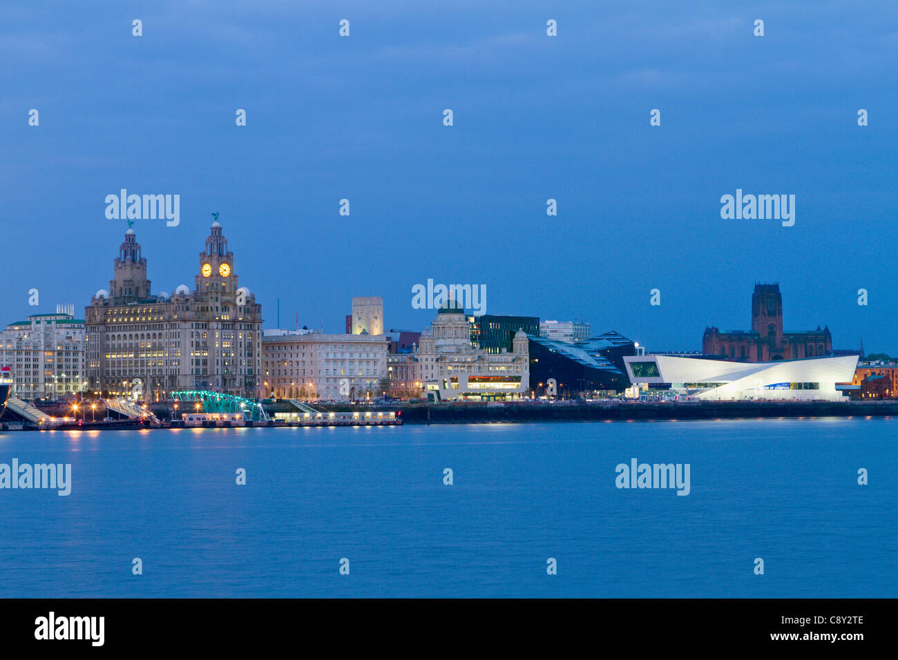 Liverpool Skyline bei Nacht Stockfoto