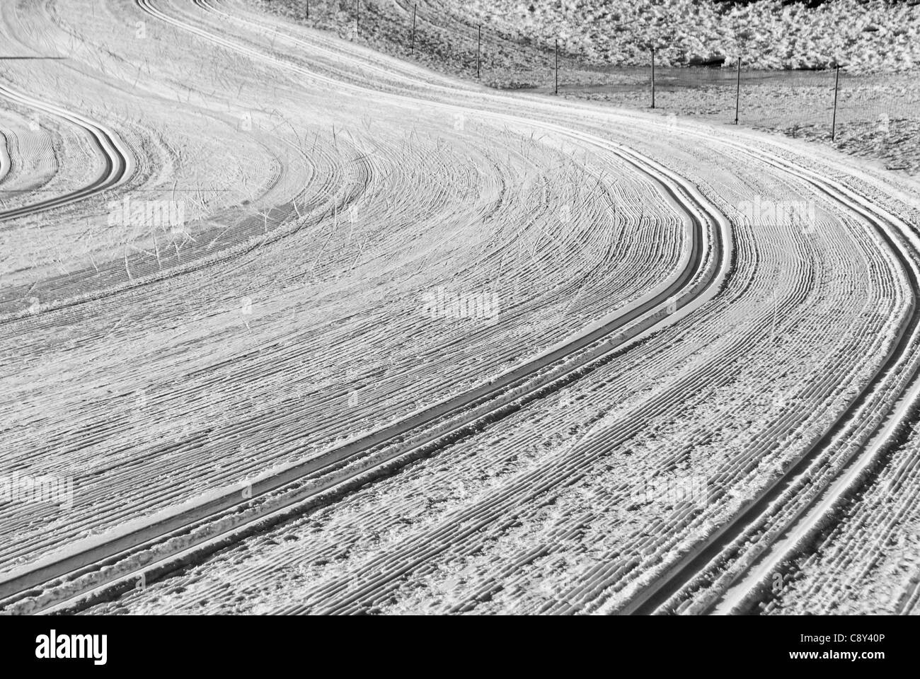 winterliche Landschaft Landschaft mit modifizierten Langlauf Ski Weg. Bondone Berg im Trentino. Italien Stockfoto