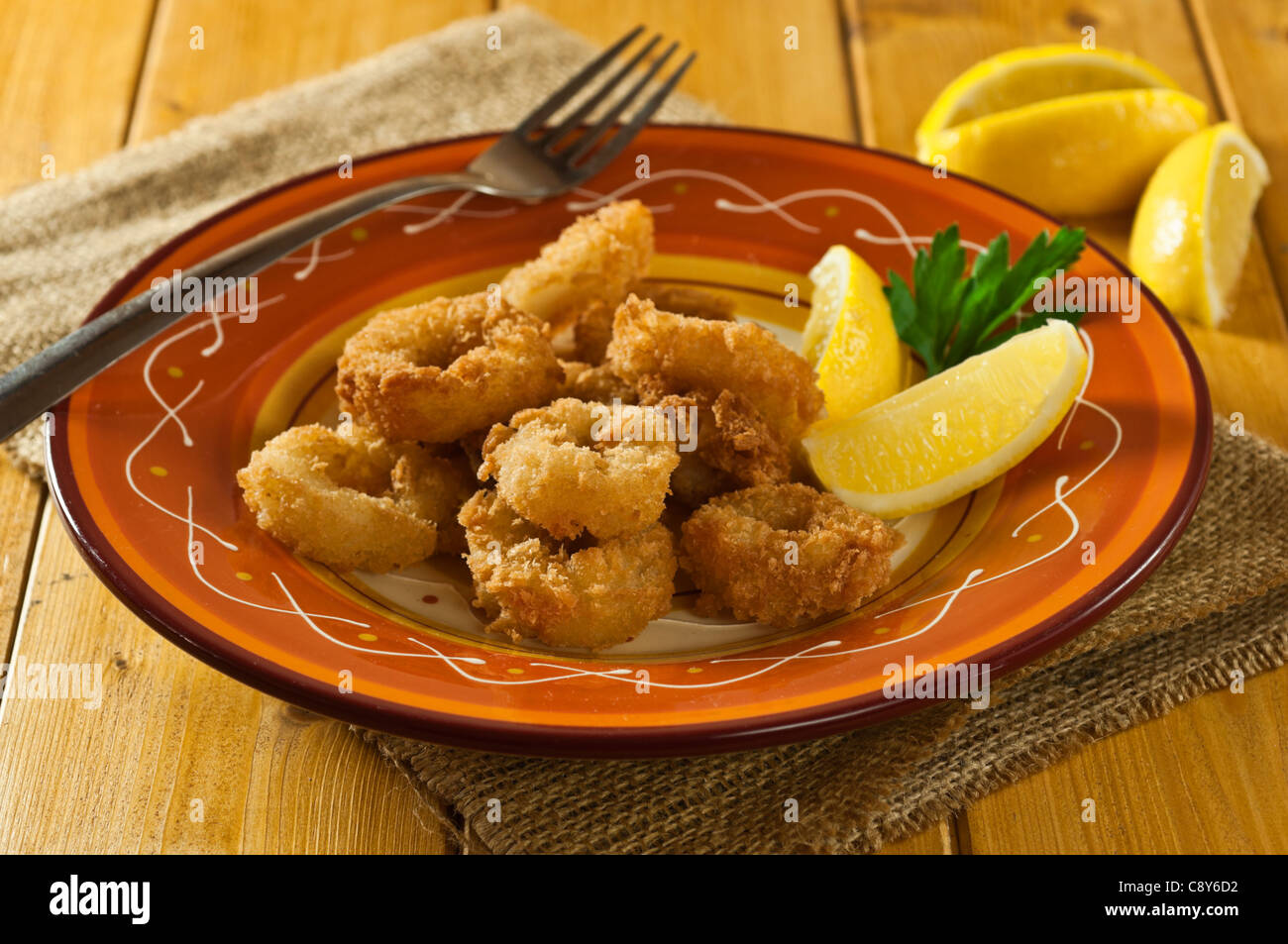 Frittierte Calamari oder Tintenfisch Stockfoto