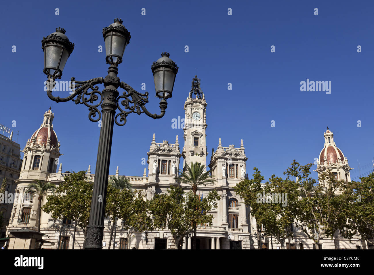 Plaza del Ayuntamiento, Rathaus in der Abenddämmerung, Valencia, Spanien, Stockfoto
