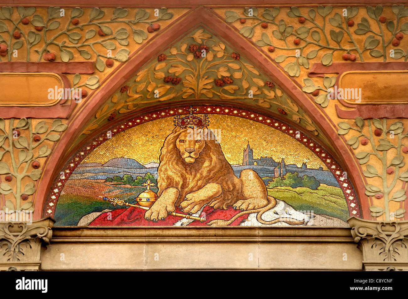 Prag, Tschechische Republik. Detail der Fassade der UniCredit Bank (1894-96; Polivka / Saloun) bei Na Prikope Nr. 20 Stockfoto