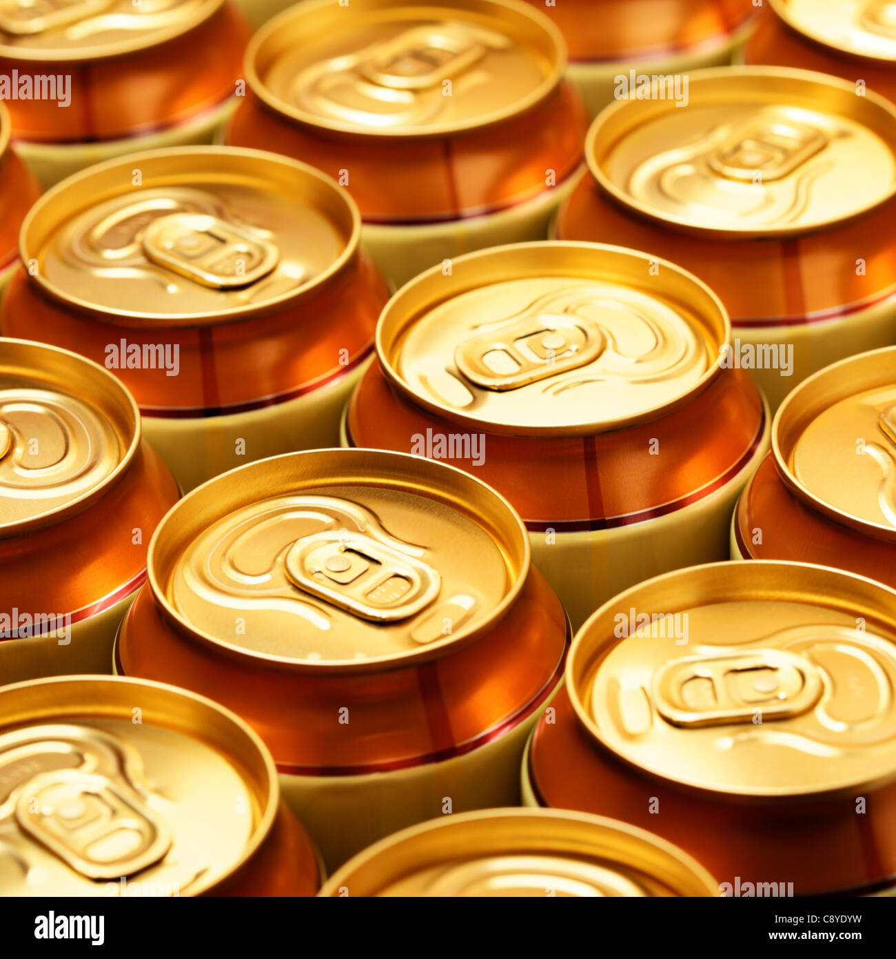 Viel gold Bier Dosen hautnah Stockfoto