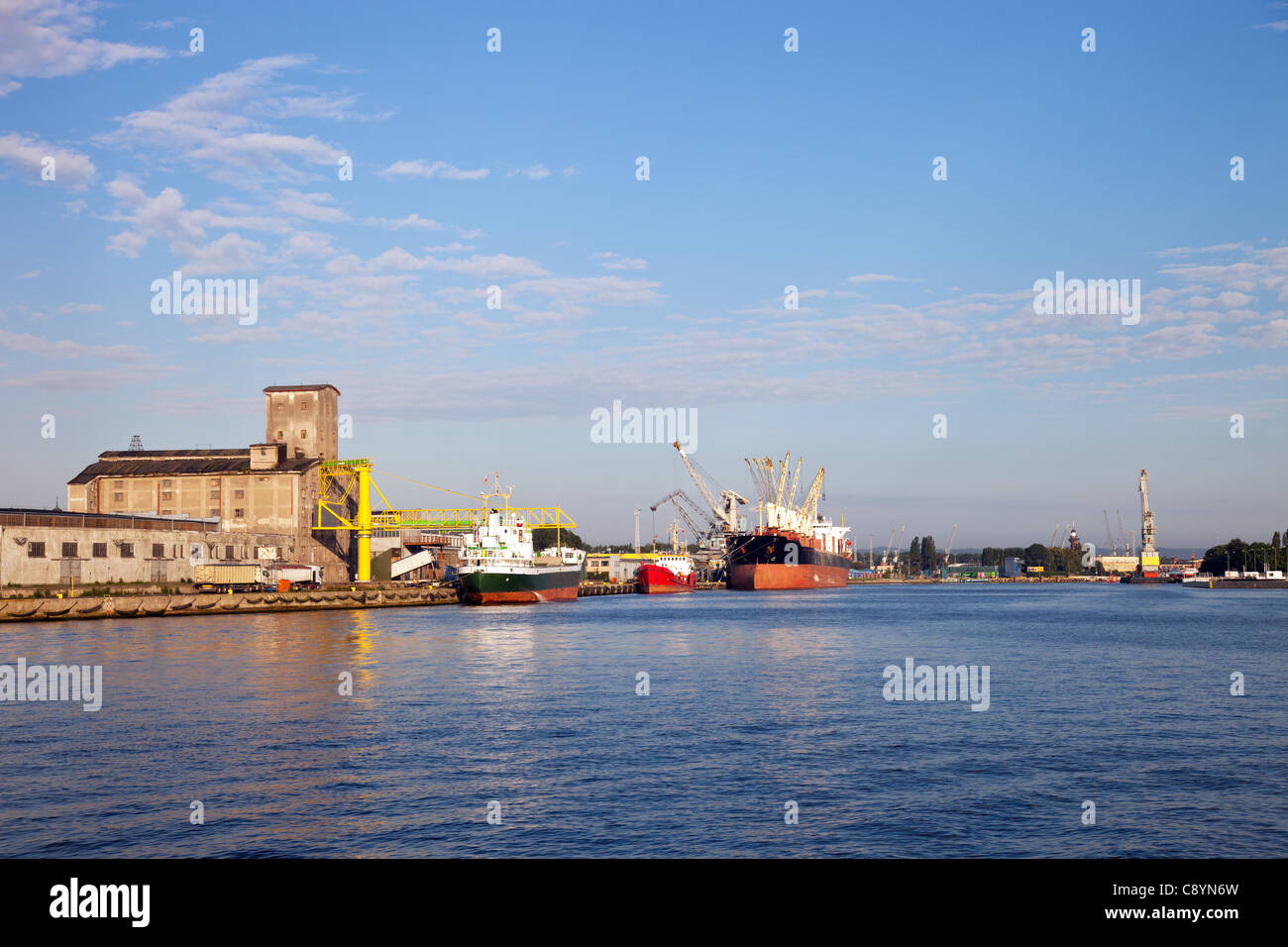 Blick auf den Kai-Hafen von Danzig, Polen. Stockfoto