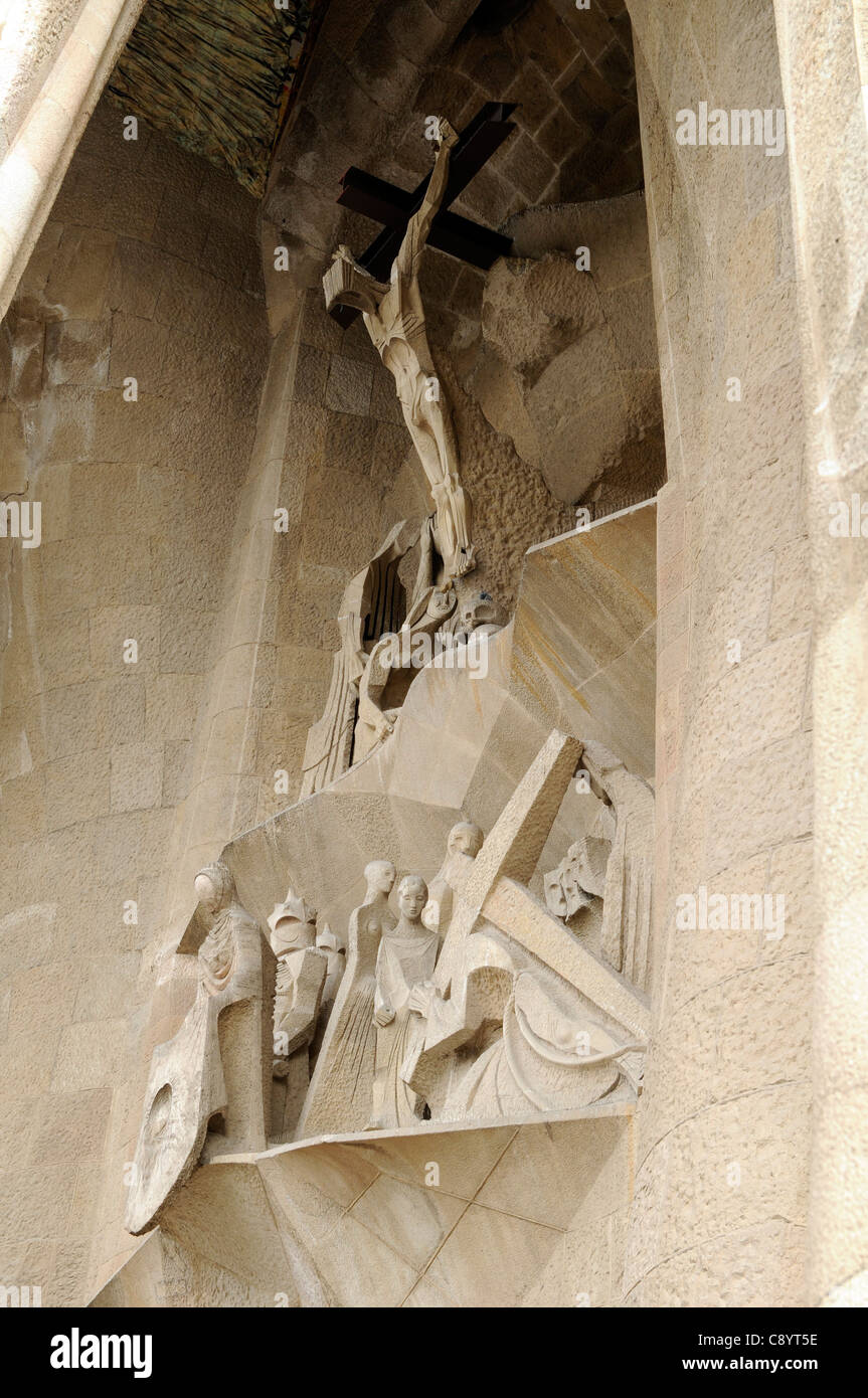 Tod, Begräbnis und die Auferstehung Christi-Skulptur vor der Leidenschaft Fassade der Basilica Sagrada Familia, Barcelona Stockfoto