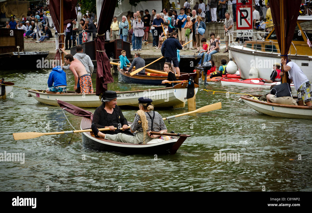 Rendez-Vous De L'Edre mit bunten Regatta mit Booten Nantes Frankreich Stockfoto