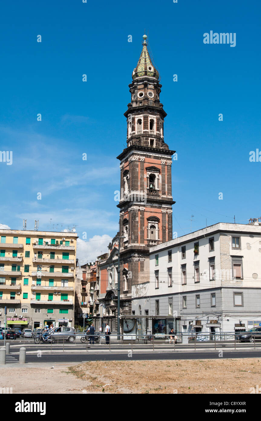 Santa Maria del Carmine (unserer lieben Frau vom Berge Karmel) ist eine Kirche in Neapel, Italien. Stockfoto