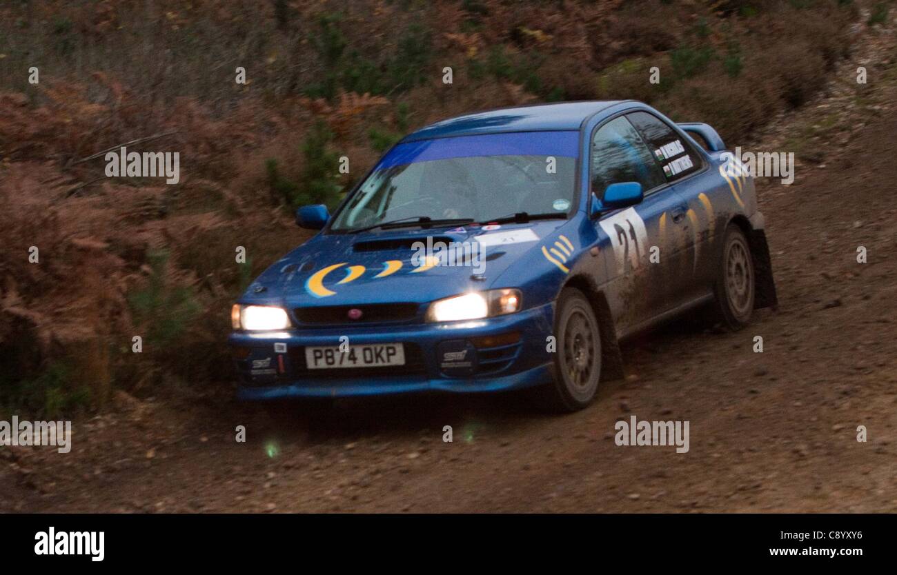 Autos in der Tempest-Rallye, Eversley konkurrieren. Die Tempest-Rallye ist ein eintägiges Kies Bühne Rallye im südlichen England. Stockfoto