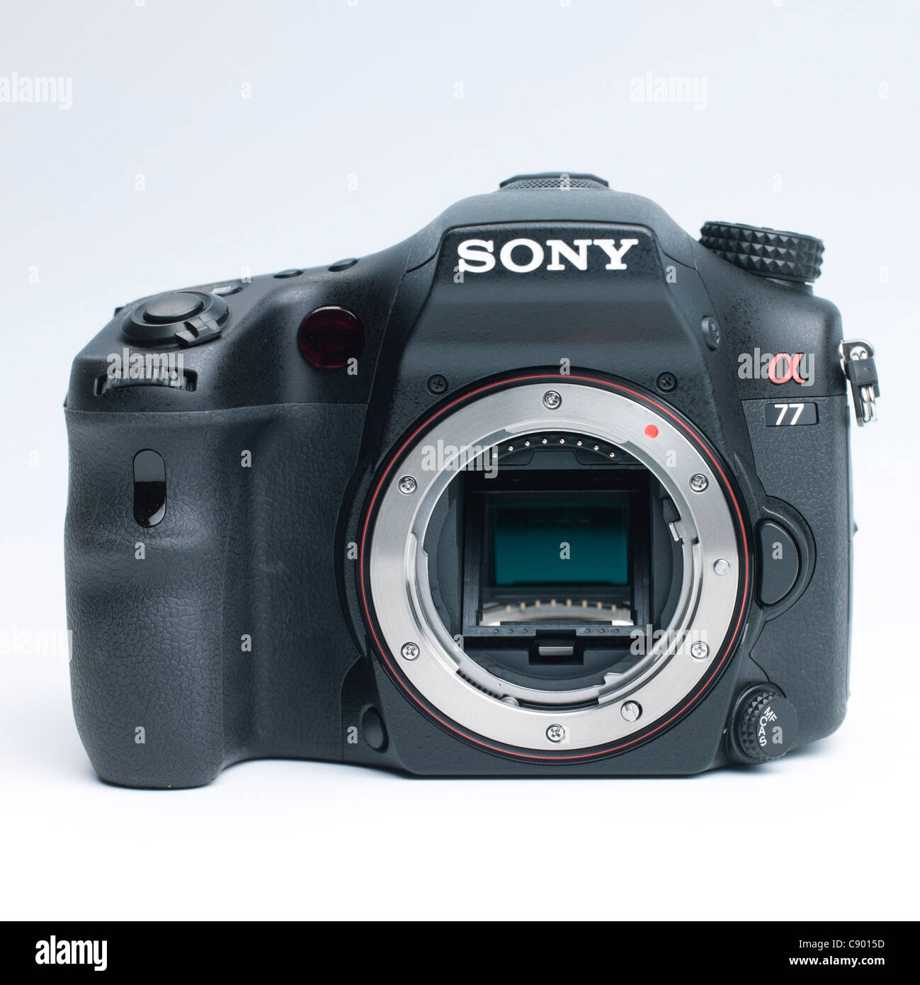 Sony Alpha 77 Einzelnobjektiv lichtdurchlässige Häutchen spiegeln digitale Systemkamera - vorne Stockfoto