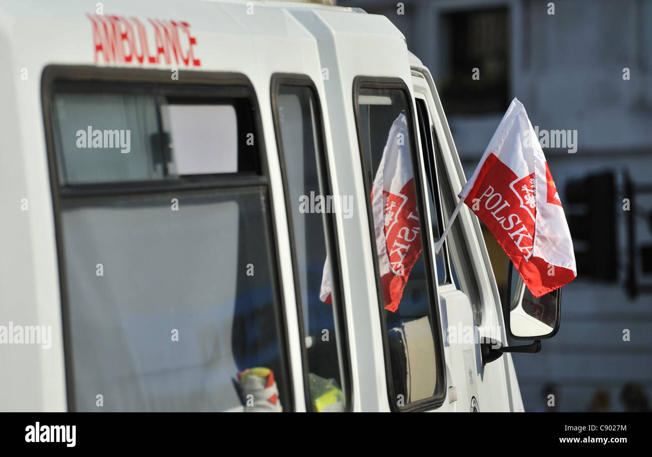 Rettungsdienst bei der Beerdigung des polnischen Präsidenten Lech Kaczynski, April 2010, Trafalgar Square, London, UK Stockfoto