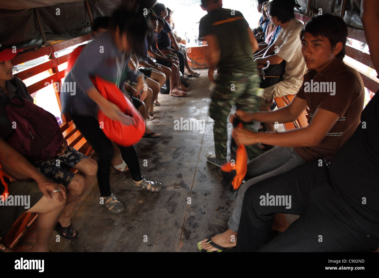 Hochwasser-Opfer auf Bus, Provinz Ayutthaya, Thailand Stockfoto
