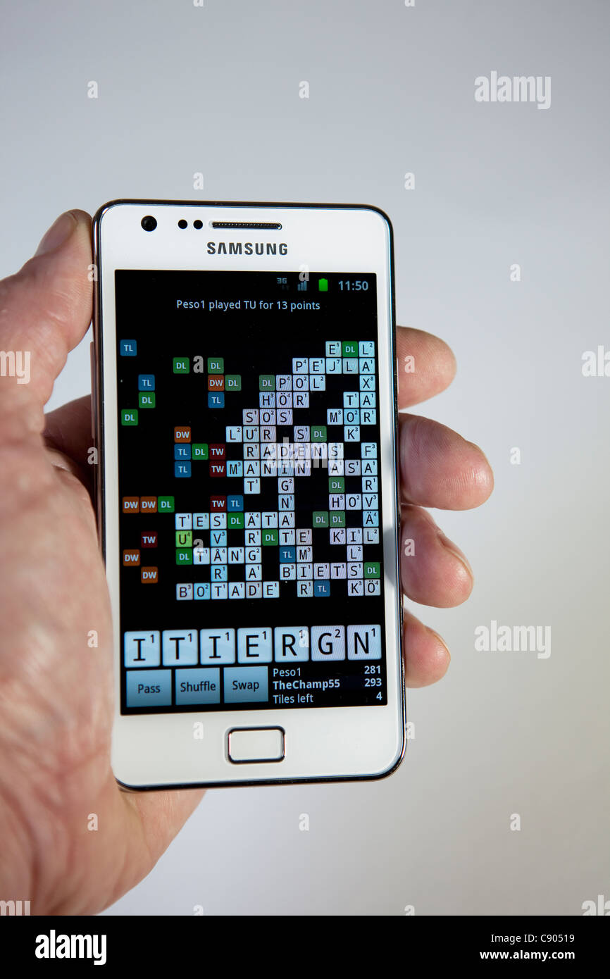 Wordfeud auf Samsung Galaxy S II I9100 Smartphone spielen Stockfoto