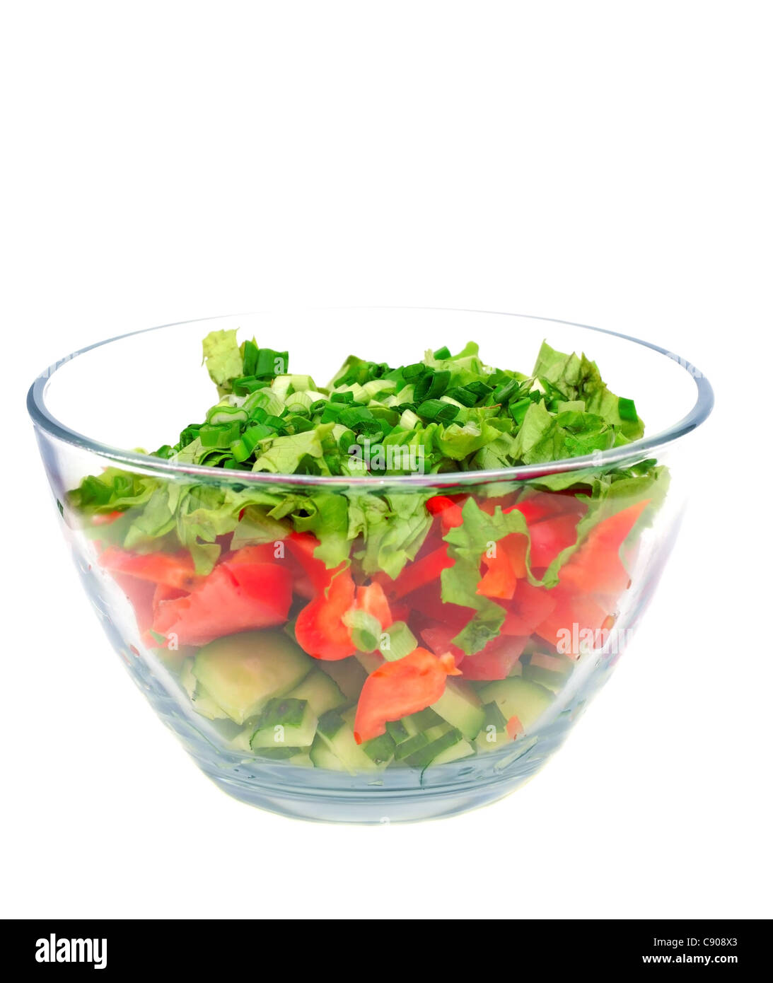 Schüssel Salat mit frischem Salat, Gurke und Tomate Stockfoto