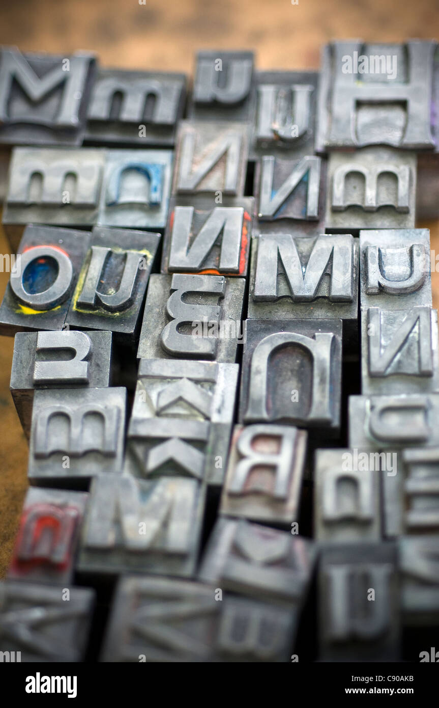 "zurücksetzen, geben Sie" Zeichen, kalt, verbeult, schmutzig, Quelle, Tinte, Brief, Buchstabenform, Buchdruck, Alphabet, bewegliche Art, Gutenberg Stockfoto