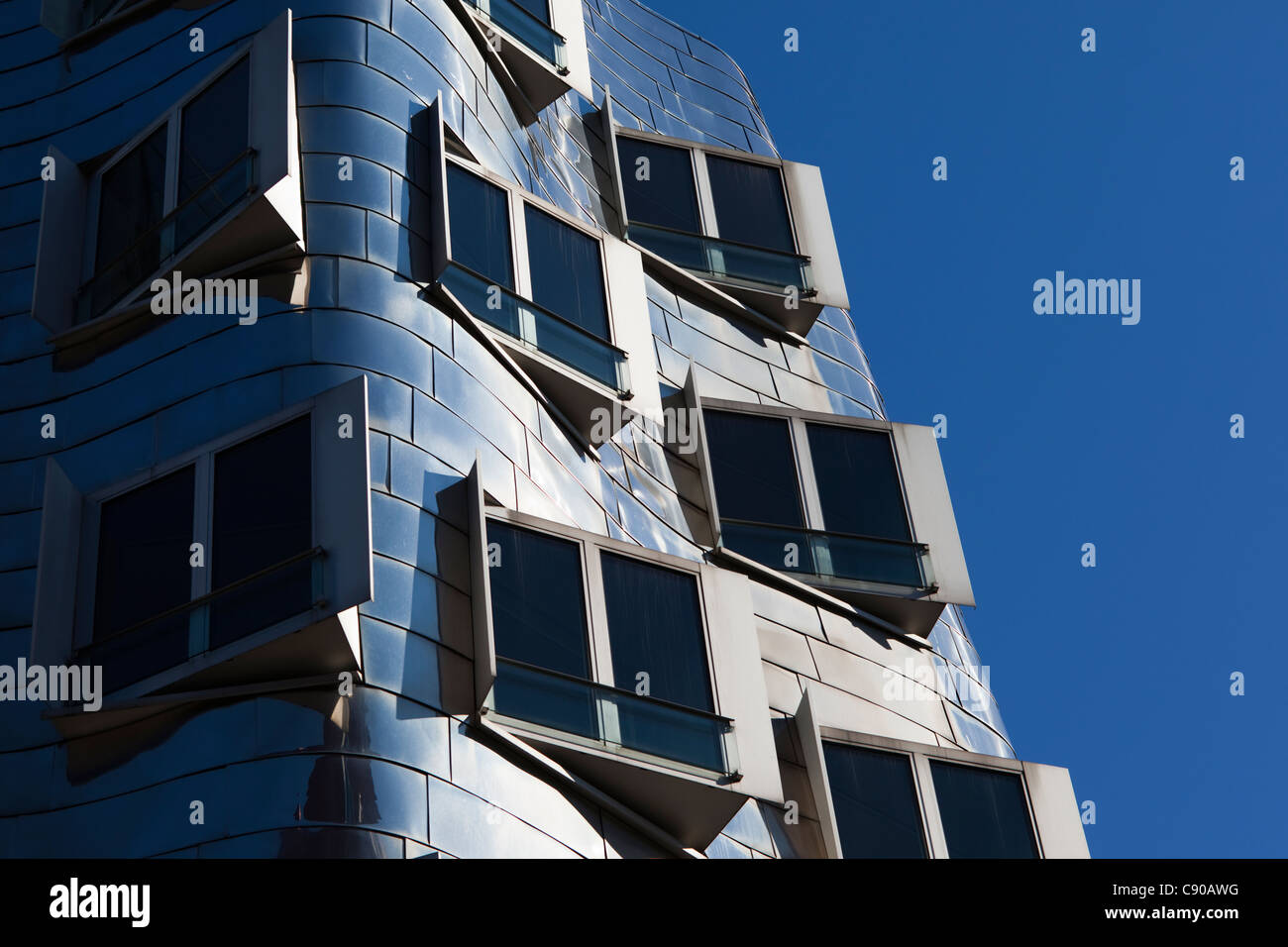 Neuer Zollhof, Gebäude vom Architekten entworfen, Gehry, Medienhafen, Düsseldorf, Nordrhein-Westfalen, Deutschland, Europa Stockfoto