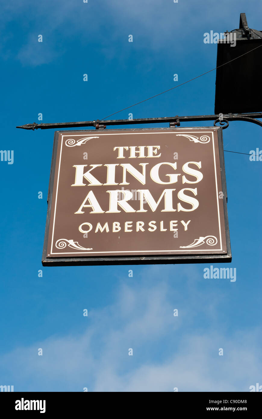 Das Kings Arms Public House im historischen Dorf von Ombersley in worcestershire Stockfoto