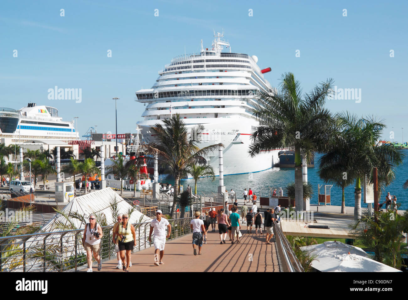 Kreuzfahrtschiff Carnival Magic in Las Palmas auf Gran Canaria, Kanarische Inseln, Spanien Stockfoto