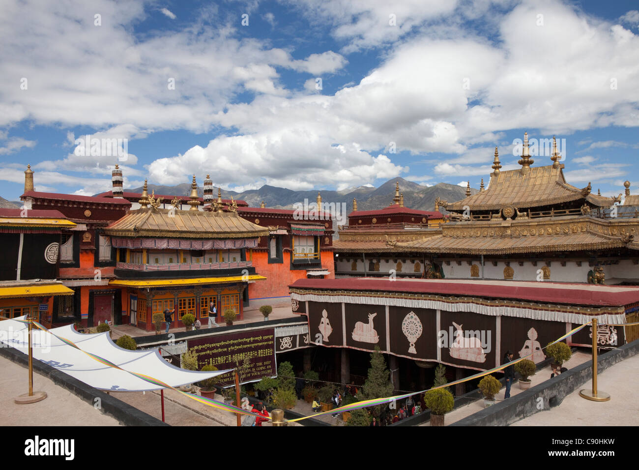 Buddhistische Jokhang-Kloster, nationale Sanktuarios im historischen Teil der Stadt Lhasa, Tibet Stockfoto