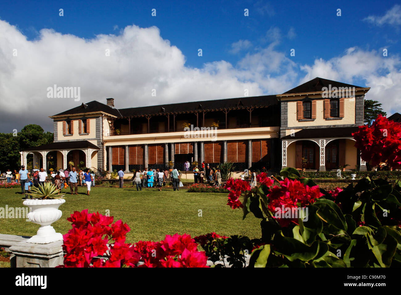 Offenen Tür, Menschen auf dem Rasen vor dem Präsidentenpalast, Mauritius, Afrika Stockfoto