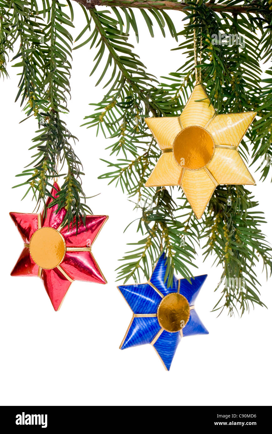 bunte Sterne als Dekoration am Weihnachtsbaum Stockfoto