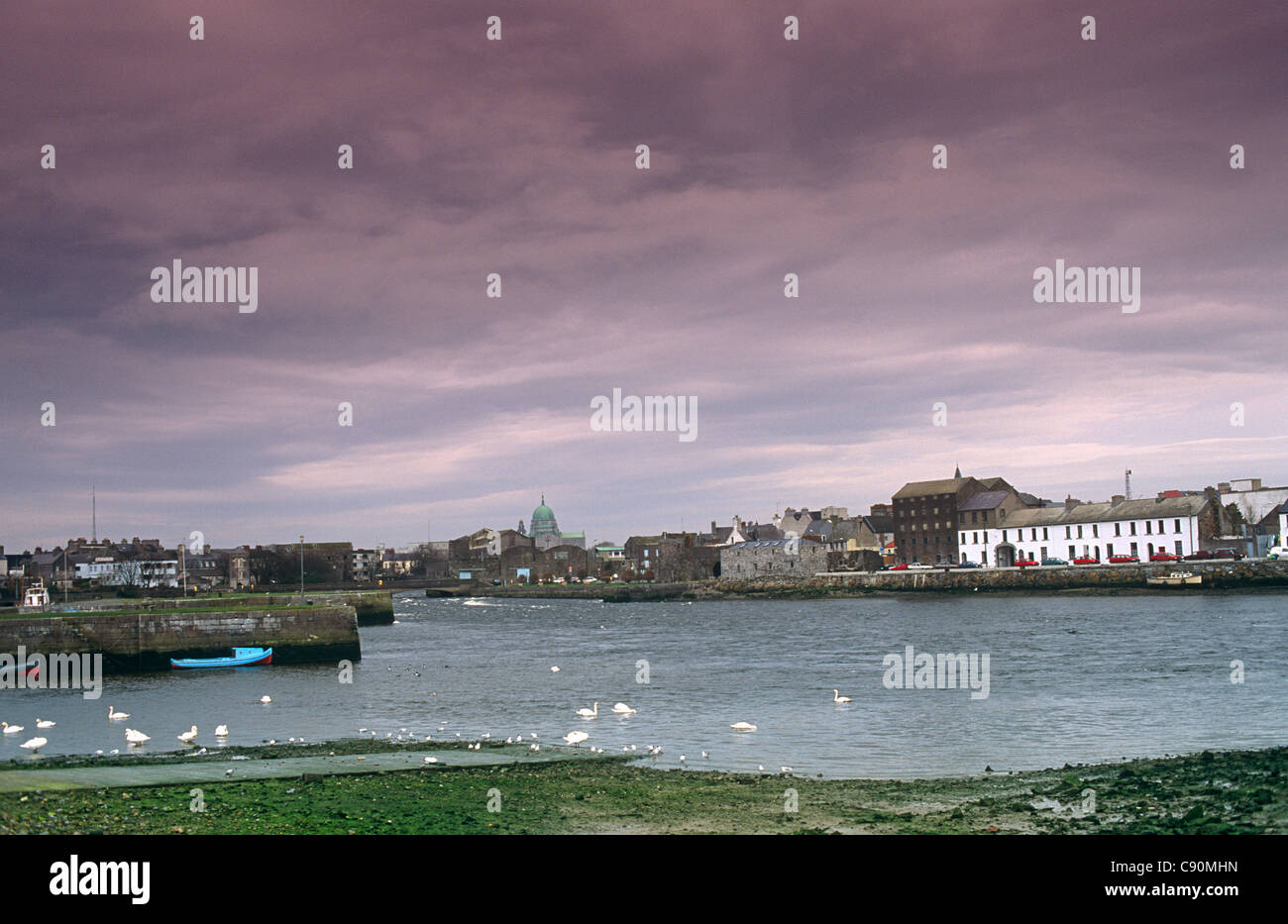 Der Fluss Corrib im Westen von Irland von Lough Corrib durch Galway, Galway Bay fließt. County Galway, Irland. Stockfoto
