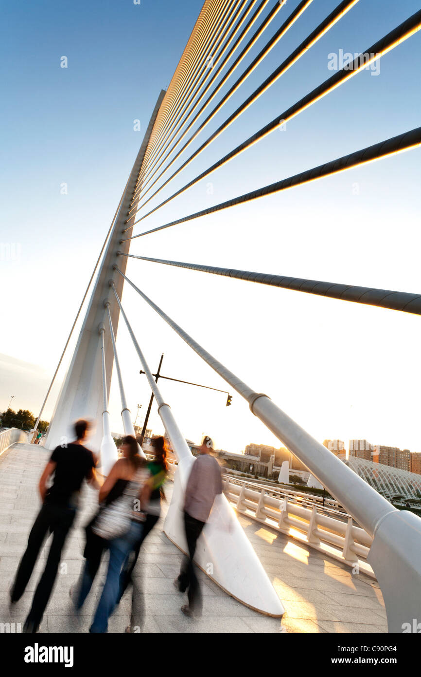 Puente de l'Assut de l ' oder Brücke verbindet die Südseite mit Menorca Straße in der Stadt der Künste und Wissenschaften Ciudad de las Stockfoto