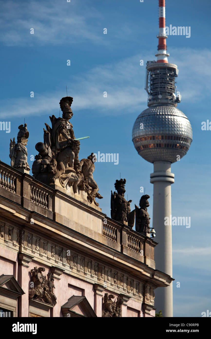 Deutschen historischen Museum und dem Fernsehturm, Berlin, Deutschland Stockfoto