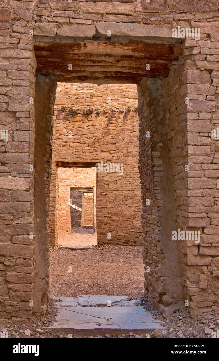 Türen im Pueblo Bonito, indianischen Anasazi Ruinen, Chaco Culture National Historical Park, New Mexico, USA Stockfoto