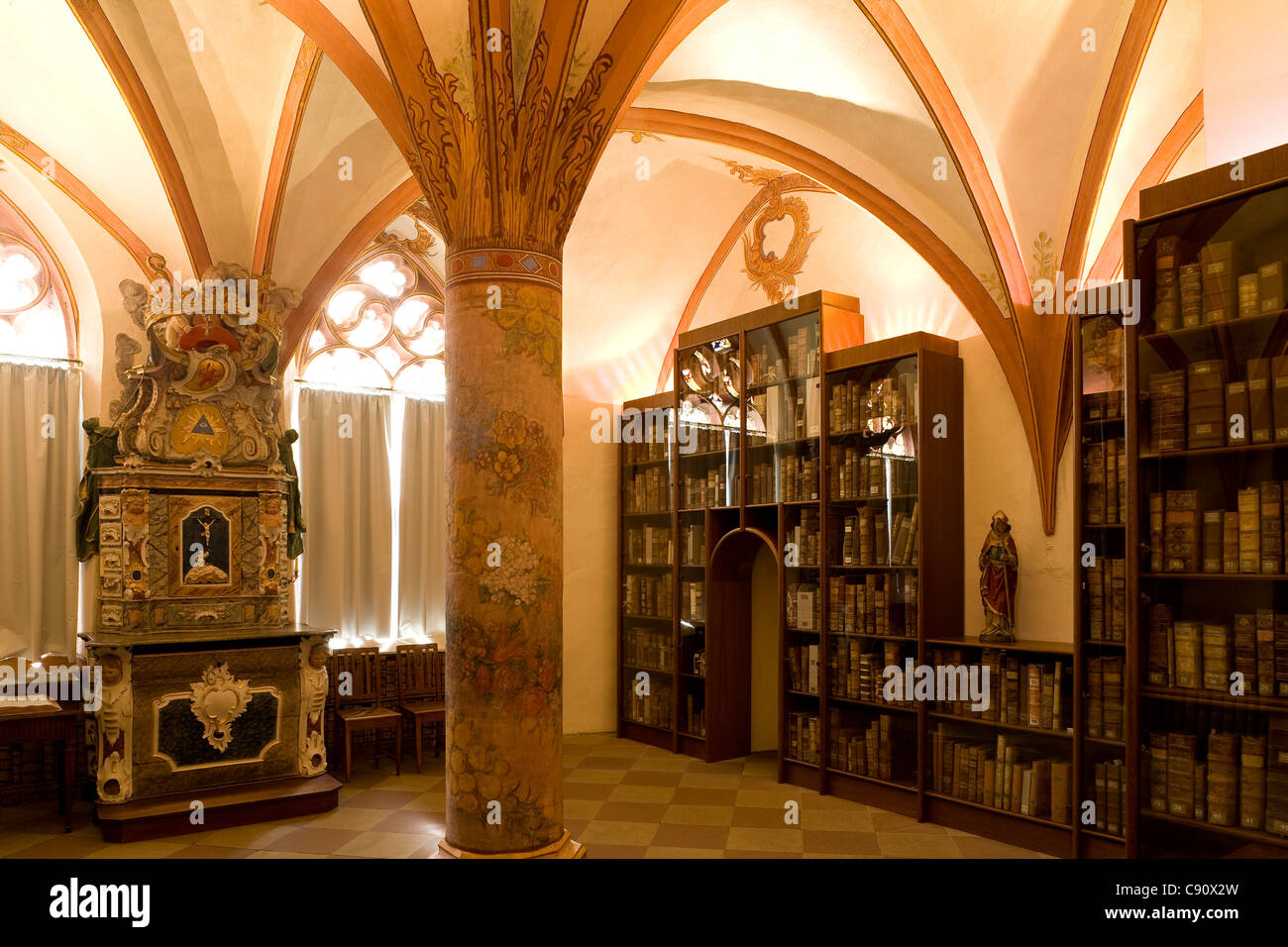 Bibliothek des St. Nikolaus-Krankenhäuser, Cusanusstift, Bernkastel-Kues, Rheinland-Pfalz, Deutschland, Europa Stockfoto