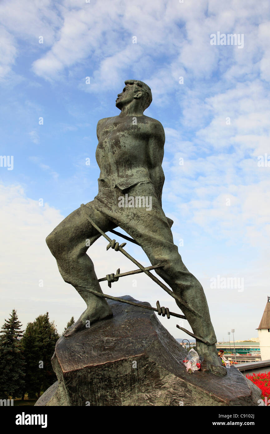 Es gibt eine Statue des 20. Jahrhunderts Helden und der Zahnstein Dichter Musa Jalil Tatar Dichter in der Mitte der Stadt von Kazan. Er ist Stockfoto