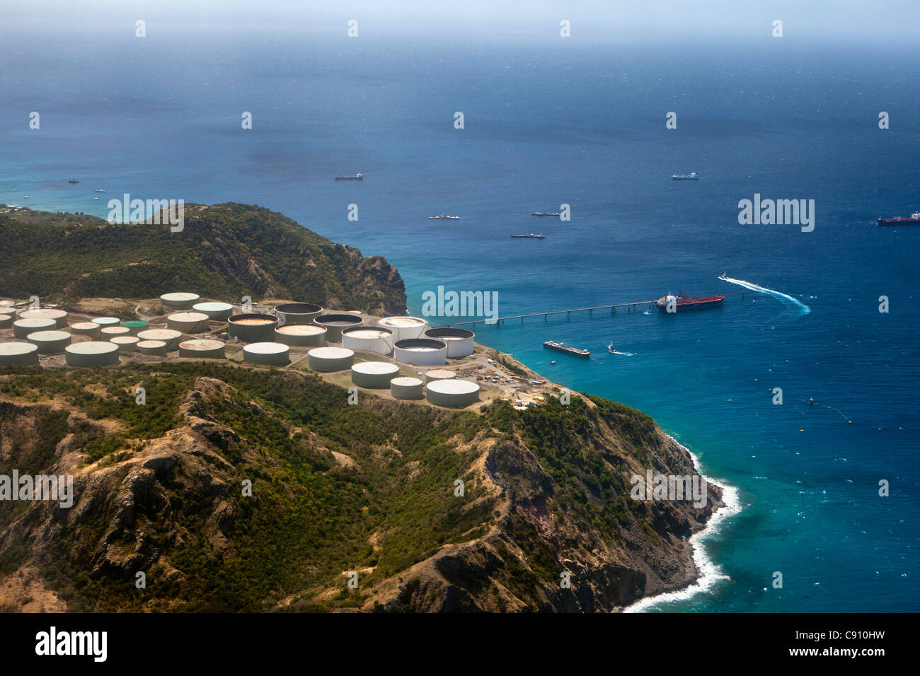 Oranjestad, Sint Eustatius Insel, Niederländische Karibik. Tanker und Statia Oil Terminal (Öl-Umschlag und Lagerung). Stockfoto