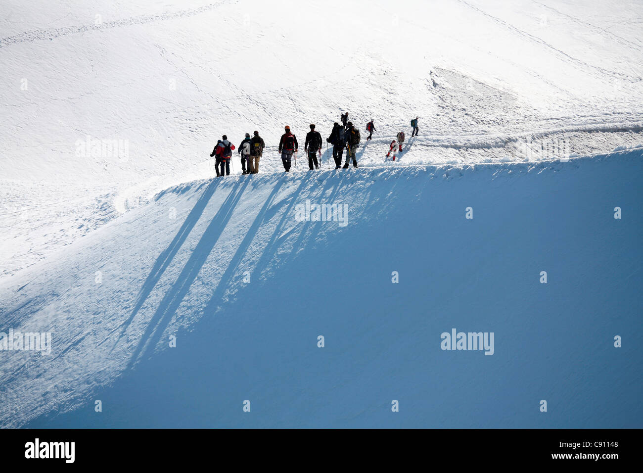 Wandern und Bergsteigen-Gruppen sind eine Commons-Website in den französischen Alpen mit einigen der höchsten Gipfel in Europa bietet die Stockfoto