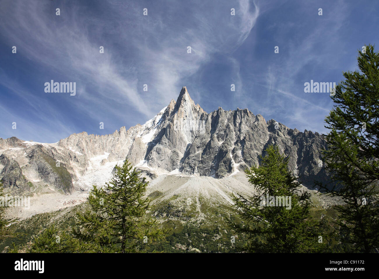 Es ist eine dramatische Berglandschaft rund um die Täler von Chamonix und Montenvers in den französischen Alpen. Stockfoto