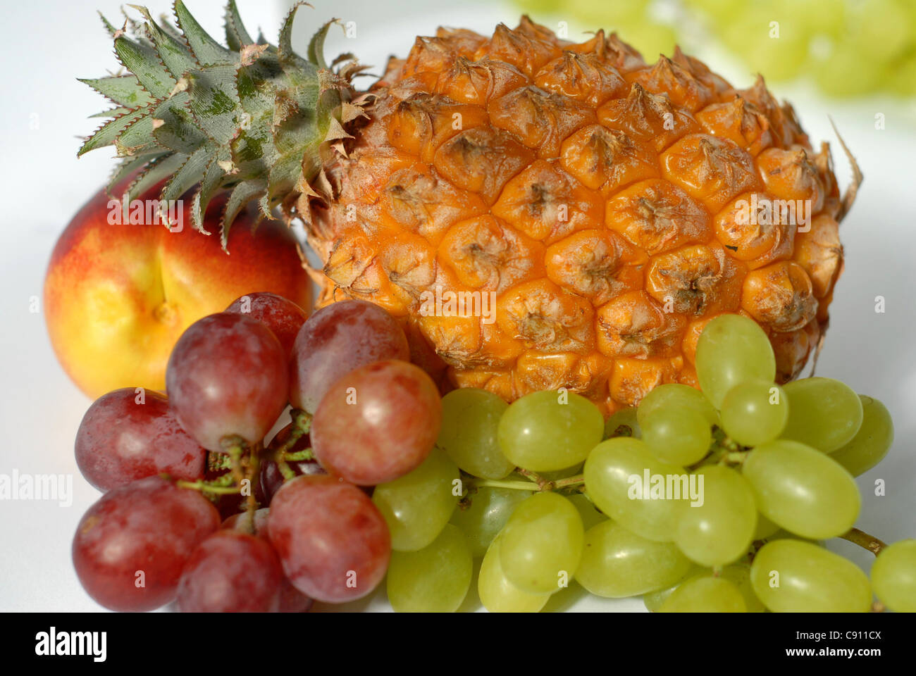 Obst mit Vitaminen nützlich für Ernährung und Gesundheit Stockfoto