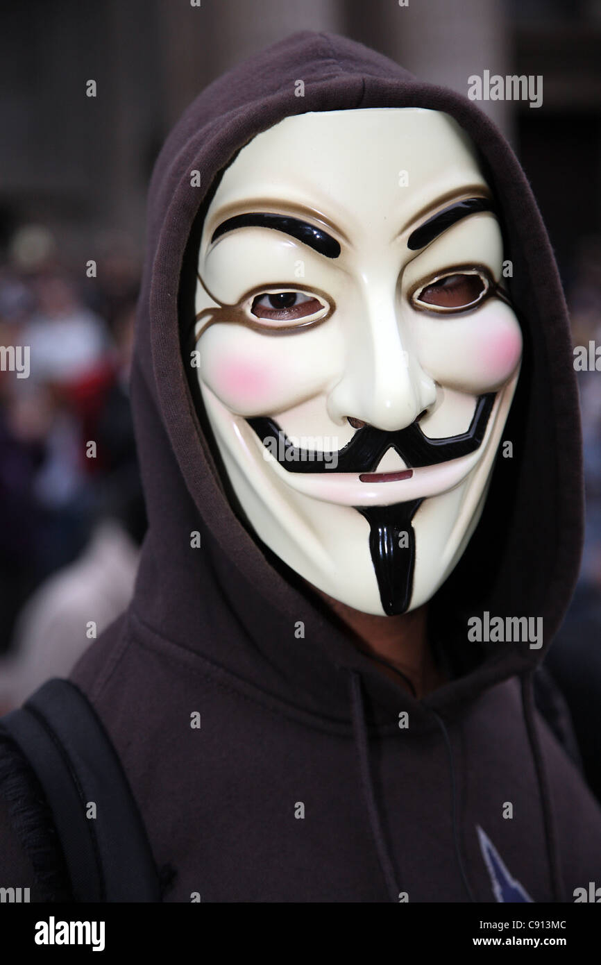 Ein Mitglied von Anonymous am Occupy London Rallye in St. Paul, London, UK. Stockfoto