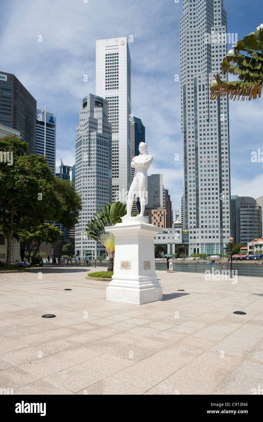 Die Raffles Landeplatz - Statue von Stamford Raffles Stockfoto