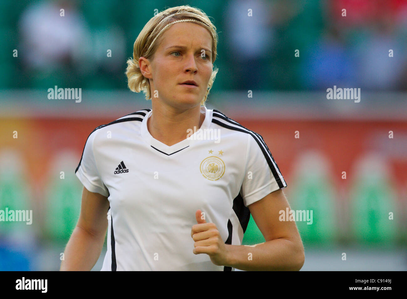 Saskia Bartusiak Deutschlands erwärmt sich vor einem 2011 FIFA Frauen WM Viertelfinale Fußballspiel gegen Japan. Stockfoto