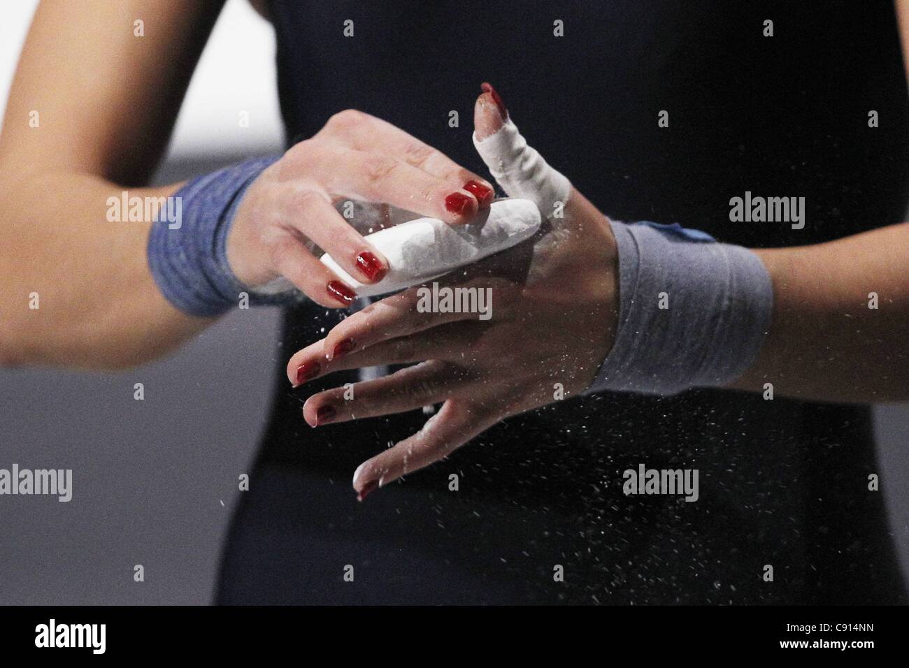 06 11 2011 Kreide weibliche Konkurrenz Hände bereit für ihren Auftrieb bei den Damen-Weltmeisterschaften in Paris 2011 Disney Village Paris, Frankreich. Stockfoto