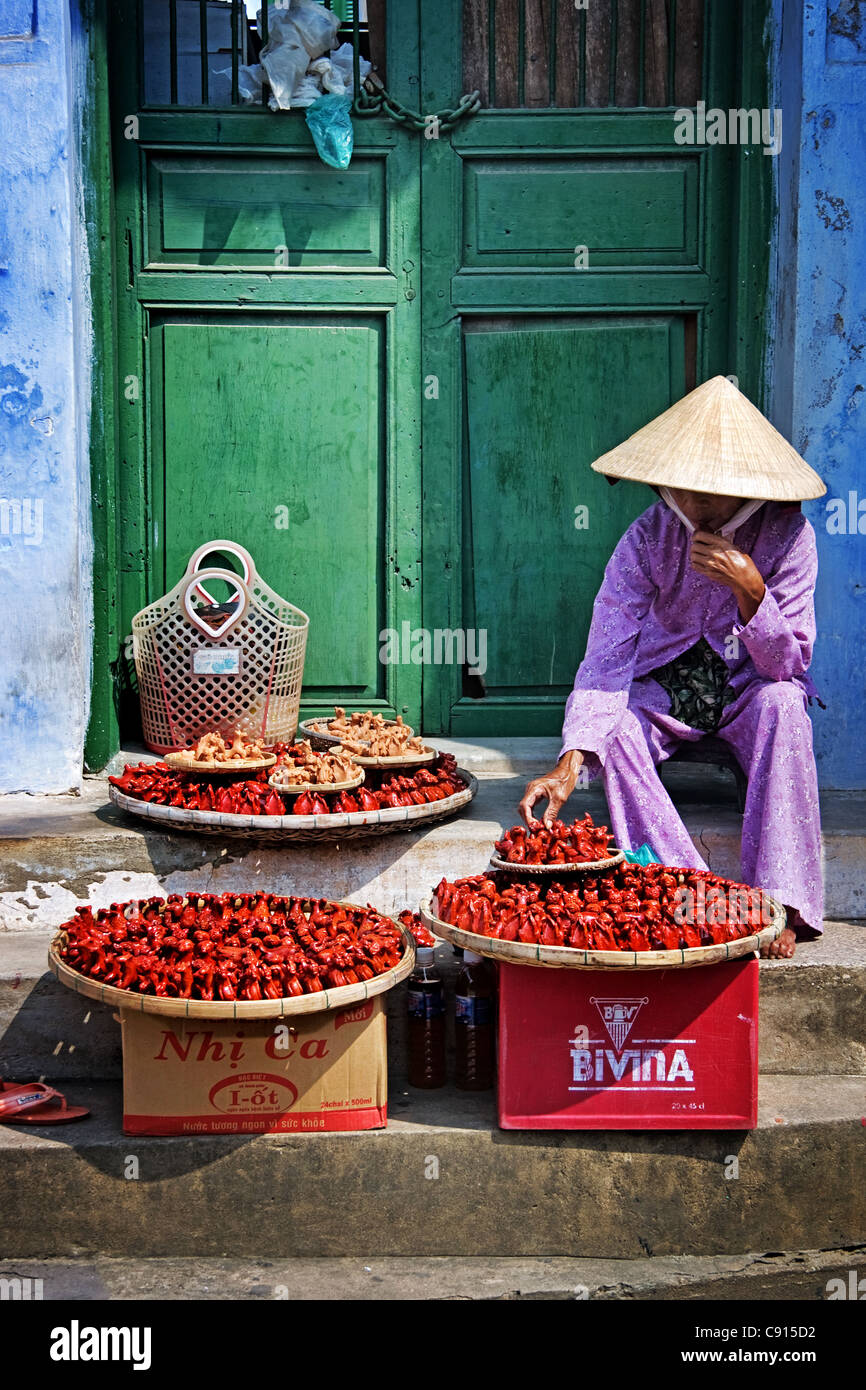 Vietnamesisch-Street-Händler in Hoi an ein Stockfoto