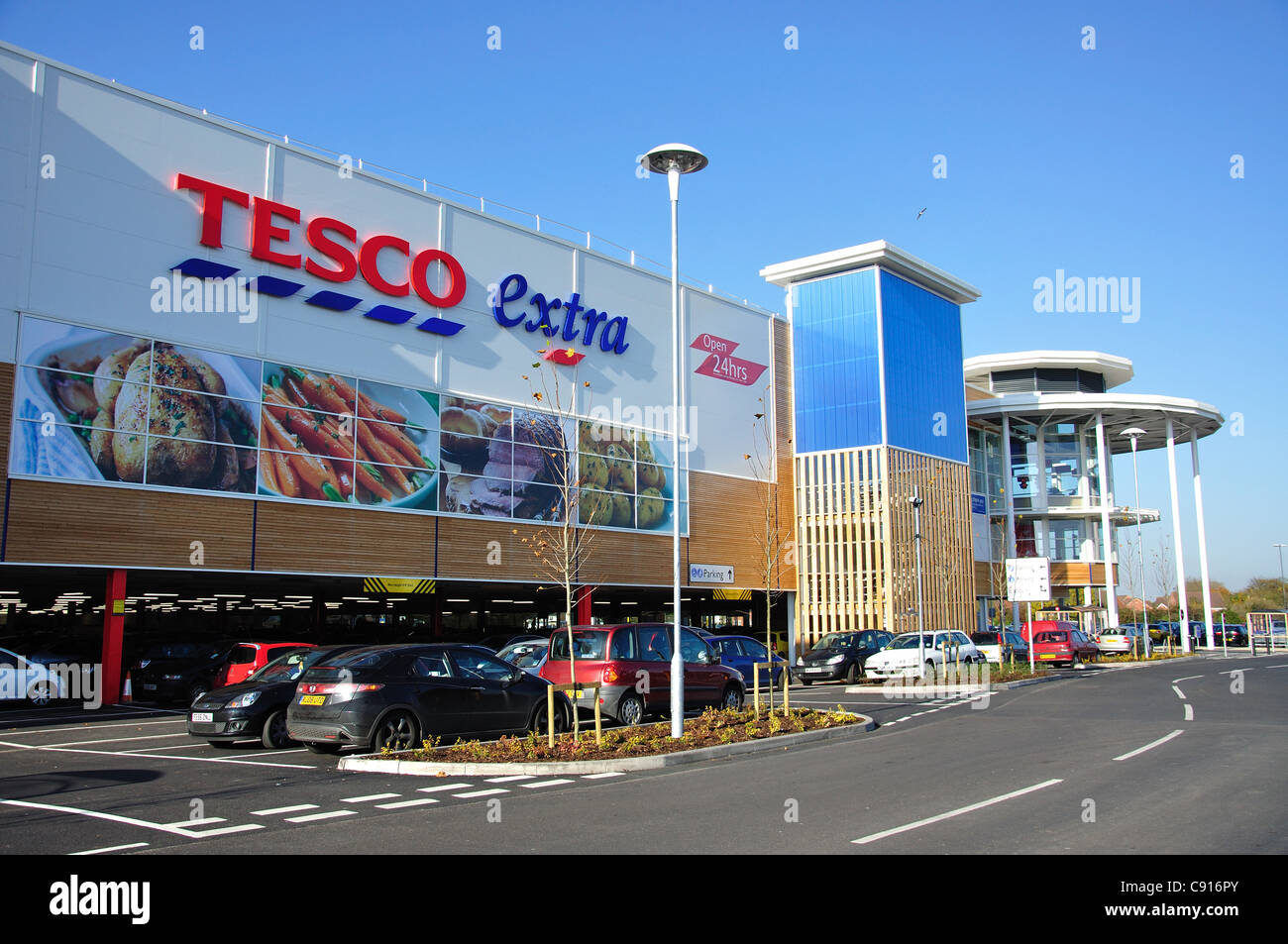 Extra Supermarkt Tesco, Yate Shopping Centre, Yate, Gloucestershire, England, Vereinigtes Königreich Stockfoto